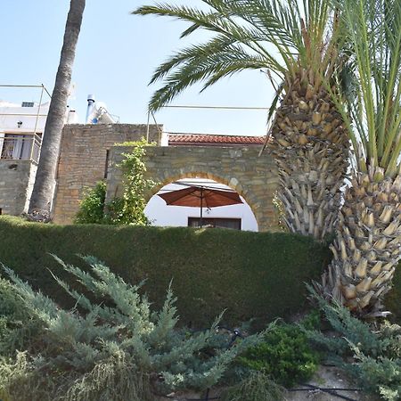 George Houses Pentakomo Oda fotoğraf